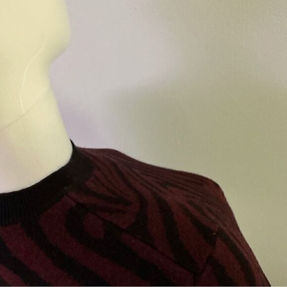 ɢᴜᴄ ᴛᴇᴅ ʙᴀᴋᴇʀ ᴛɪɢᴇʀ ꜱᴛʀɪᴘᴇꜱ ʟᴏɴɢ ꜱʟᴇᴇᴠᴇ ᴘᴜʟʟᴏᴠᴇʀ ᴄᴀʀᴅɪɢᴀɴ ᴄʀᴏᴘ ꜱᴡᴇᴀᴛᴇʀ - Picture 13 of 13